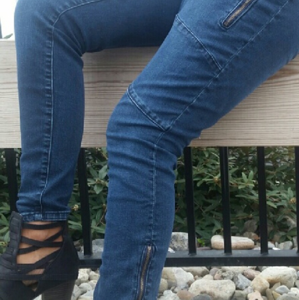 👖Stylish skinny jeans w/ zippers & darting👖
